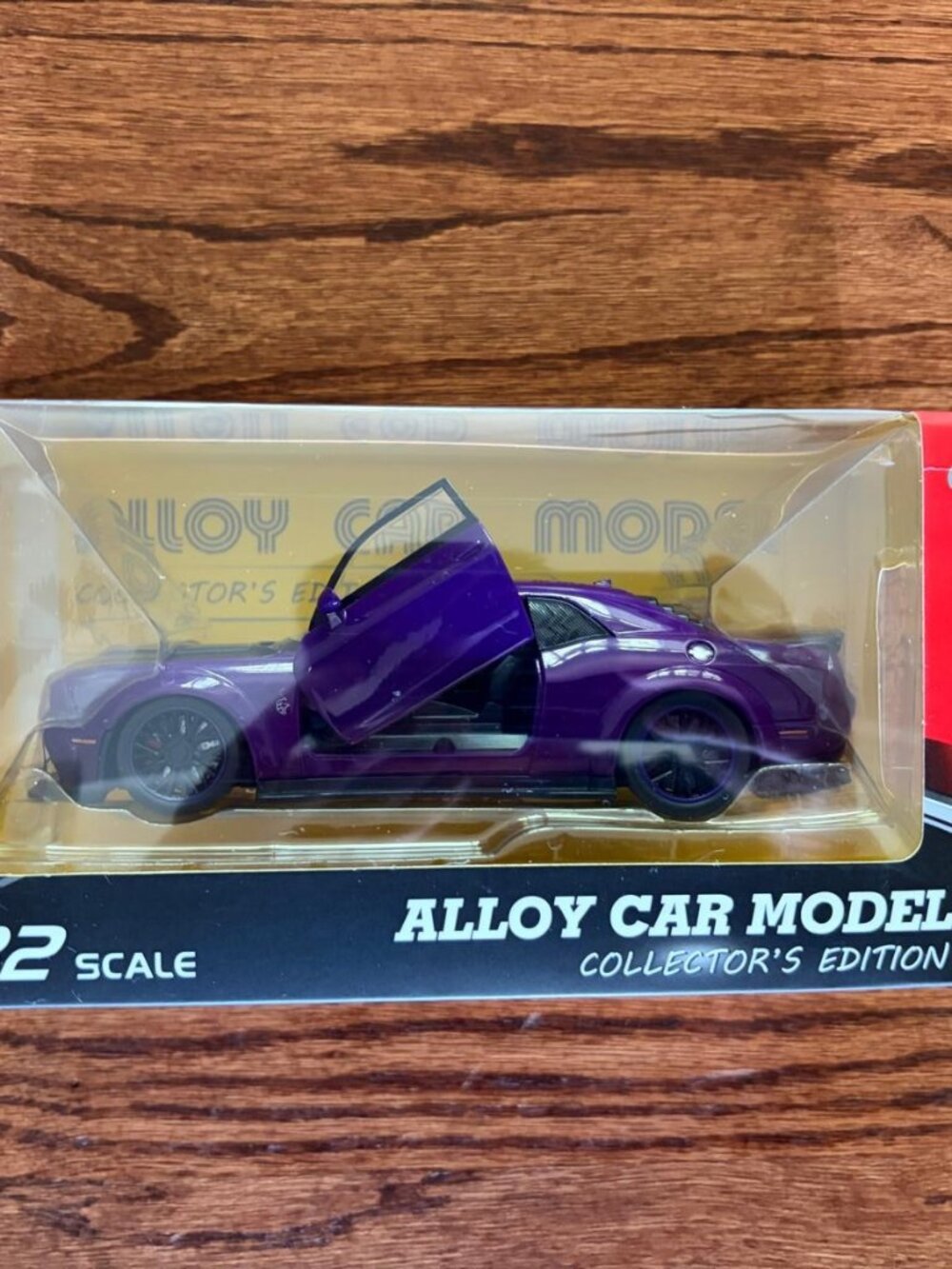 Delicate Collector's Edition Alloy Car Model 1:32 Scale Purple New in Box